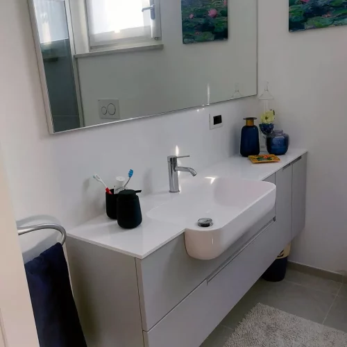mobile bagno lavabo e specchiera